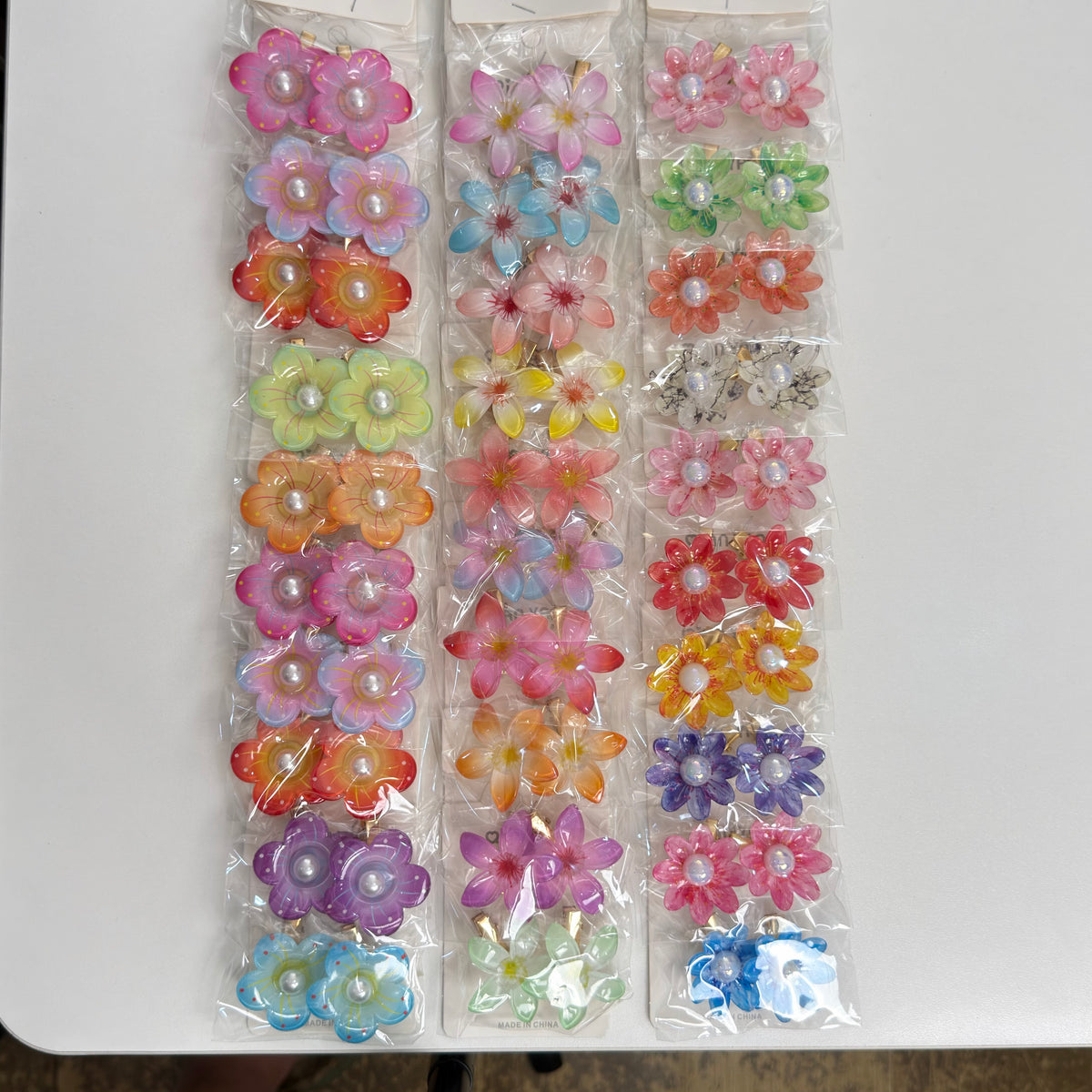 HPN-2715 (1 card) Pearl Flower Hair Clips