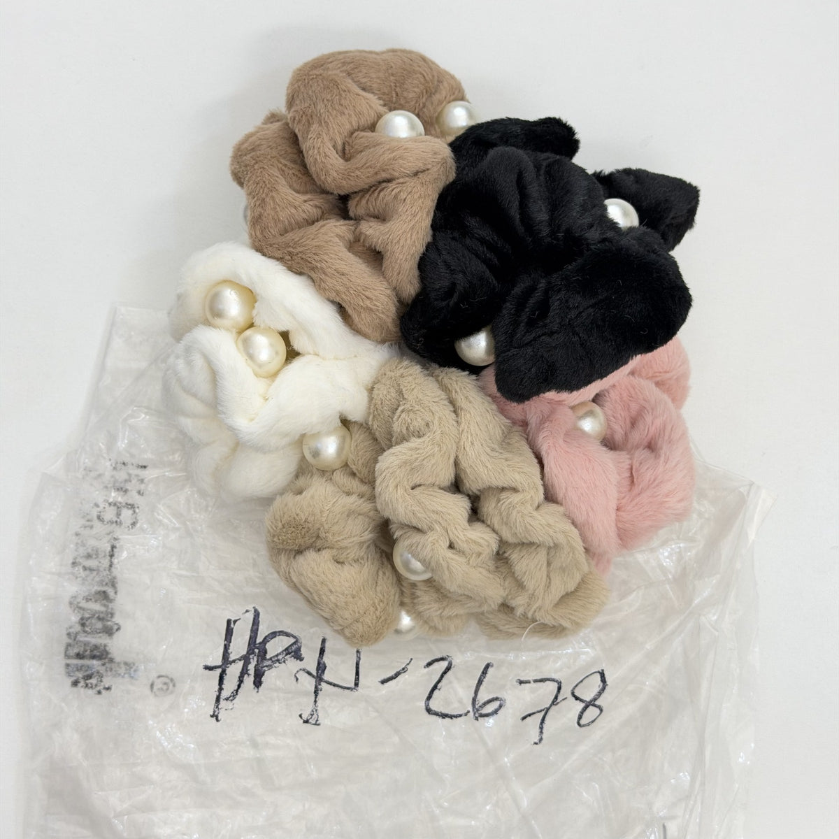 HPN-2678 (1 pc) Pearl Faux Fur Scrunchies